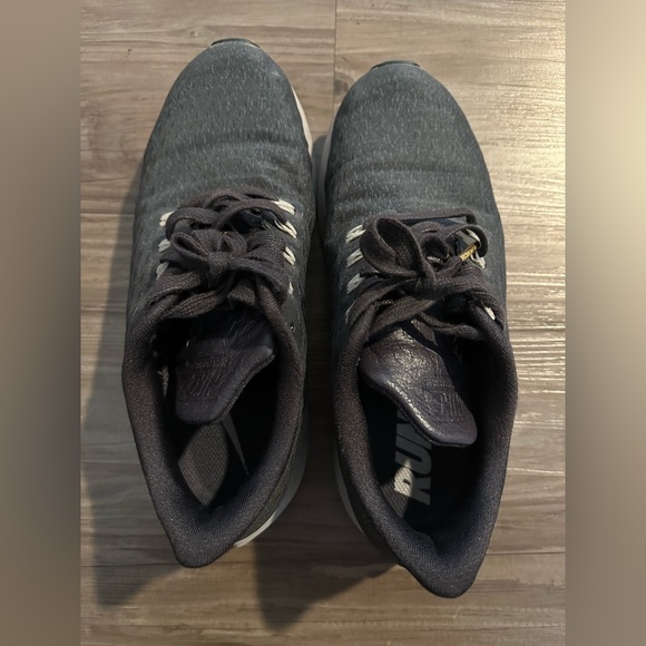 Nike running shoes - Picture 3 of 3